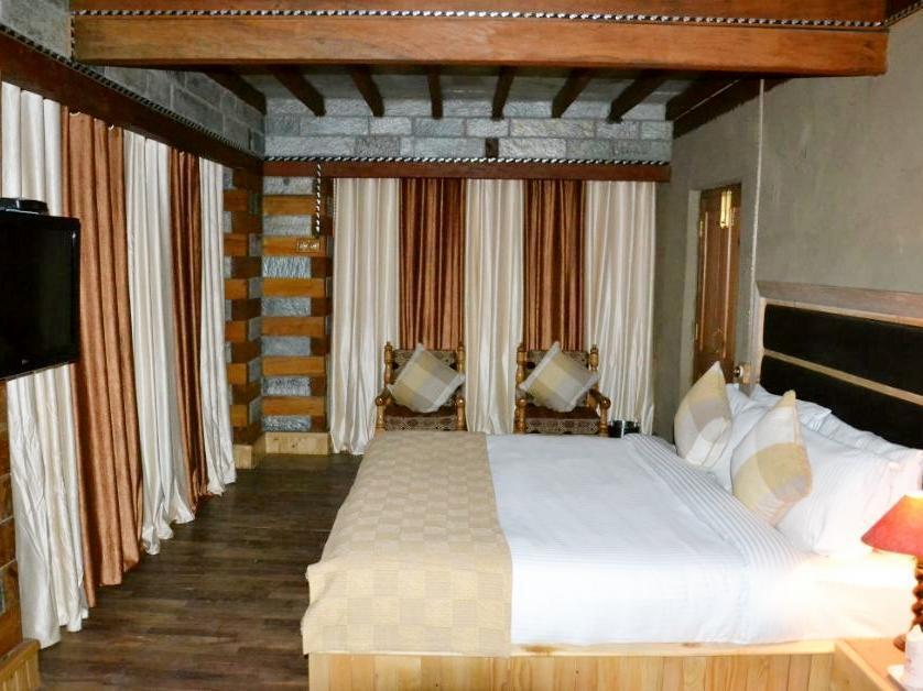 Hotel Shobla Kaathkuni Royale à Kulu Extérieur photo