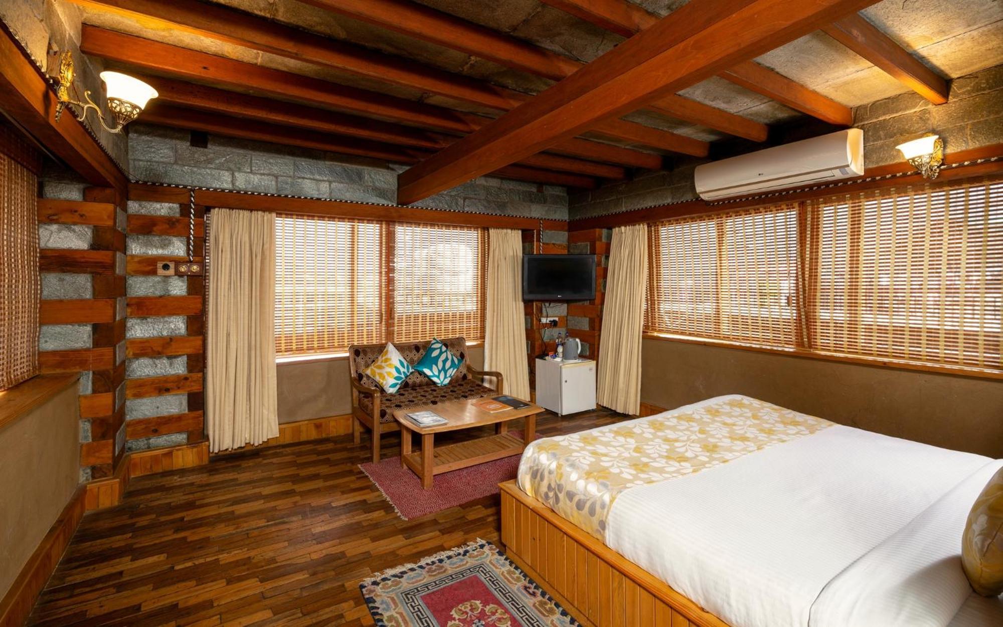 Hotel Shobla Kaathkuni Royale à Kulu Extérieur photo
